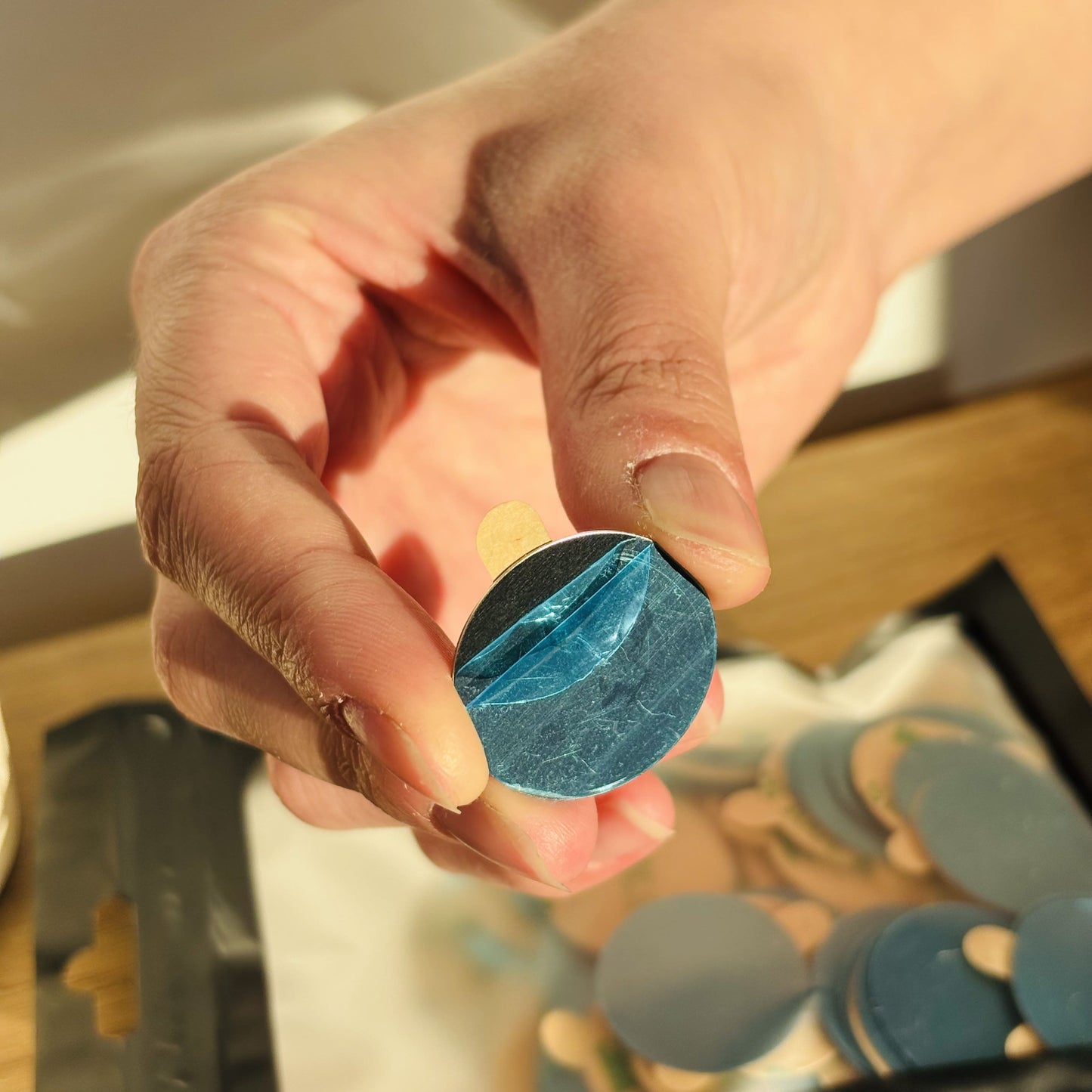 INTOMAGNET™ 25mm Self-Adhesive Metal Plates – System Component